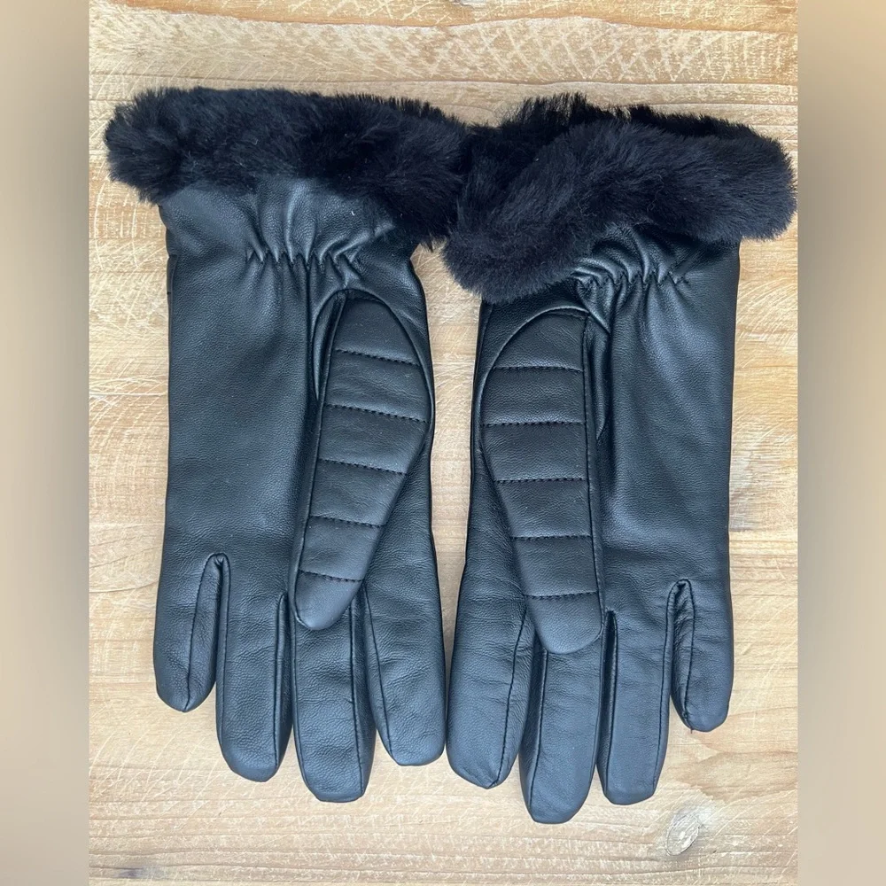 UGG Leather Quilted Logo Tech Glove in Black Size Small